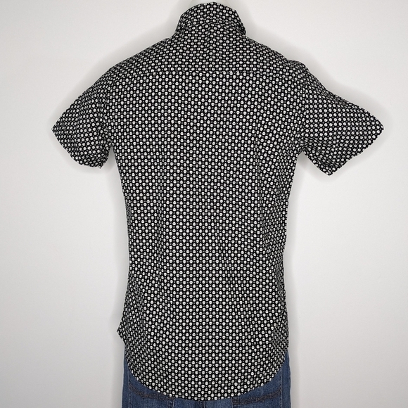 NWT Monument black white Halloween skull short sleeve button up S - Picture 3 of 8